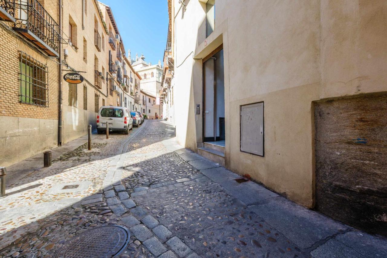 Apartamento con patio junto a la Catedral by Toledo AP Esterno foto