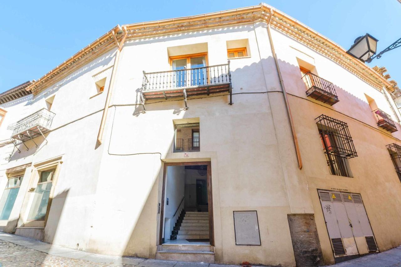 Apartamento con patio junto a la Catedral by Toledo AP Esterno foto