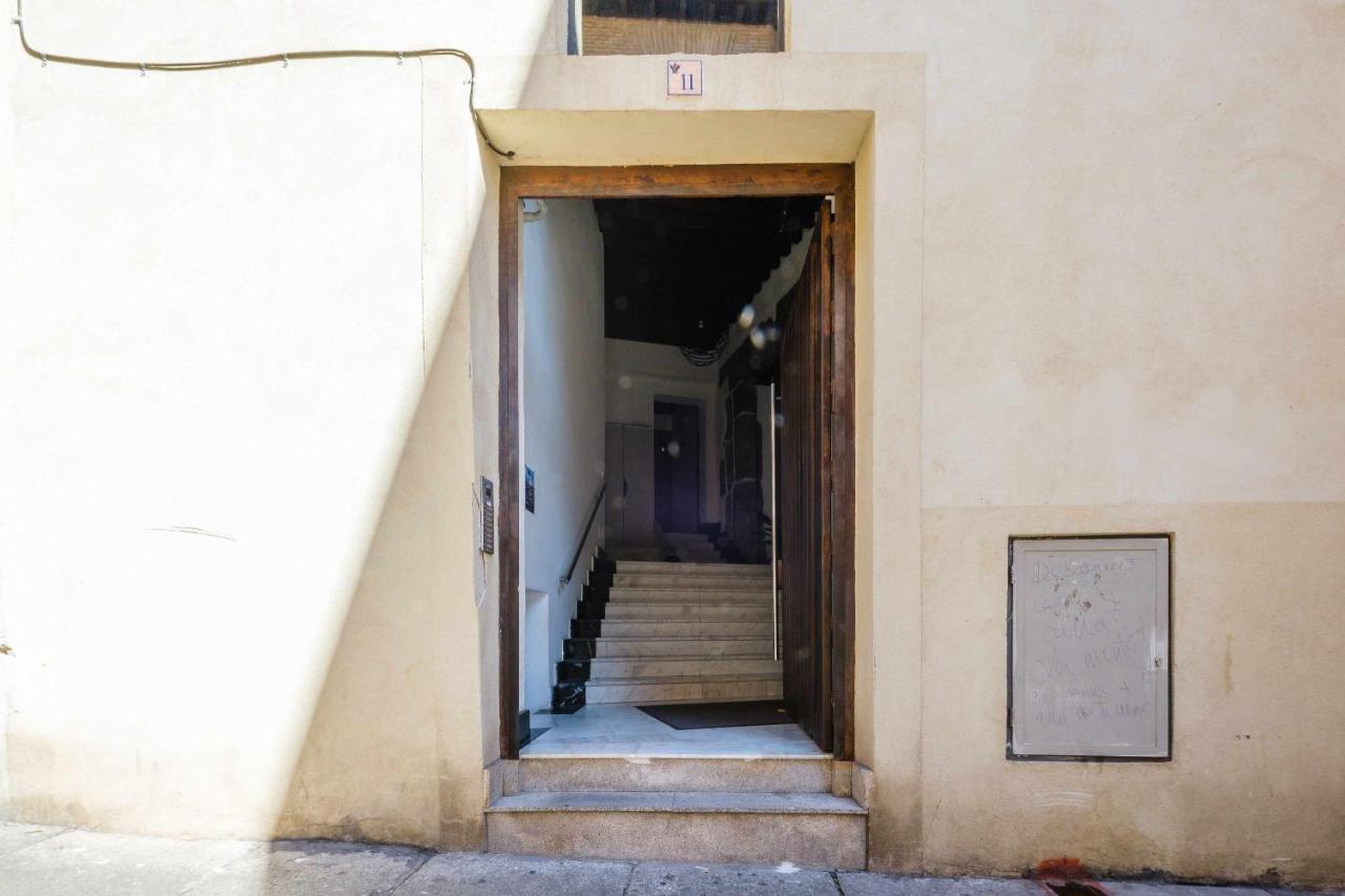 Apartamento con patio junto a la Catedral by Toledo AP Esterno foto