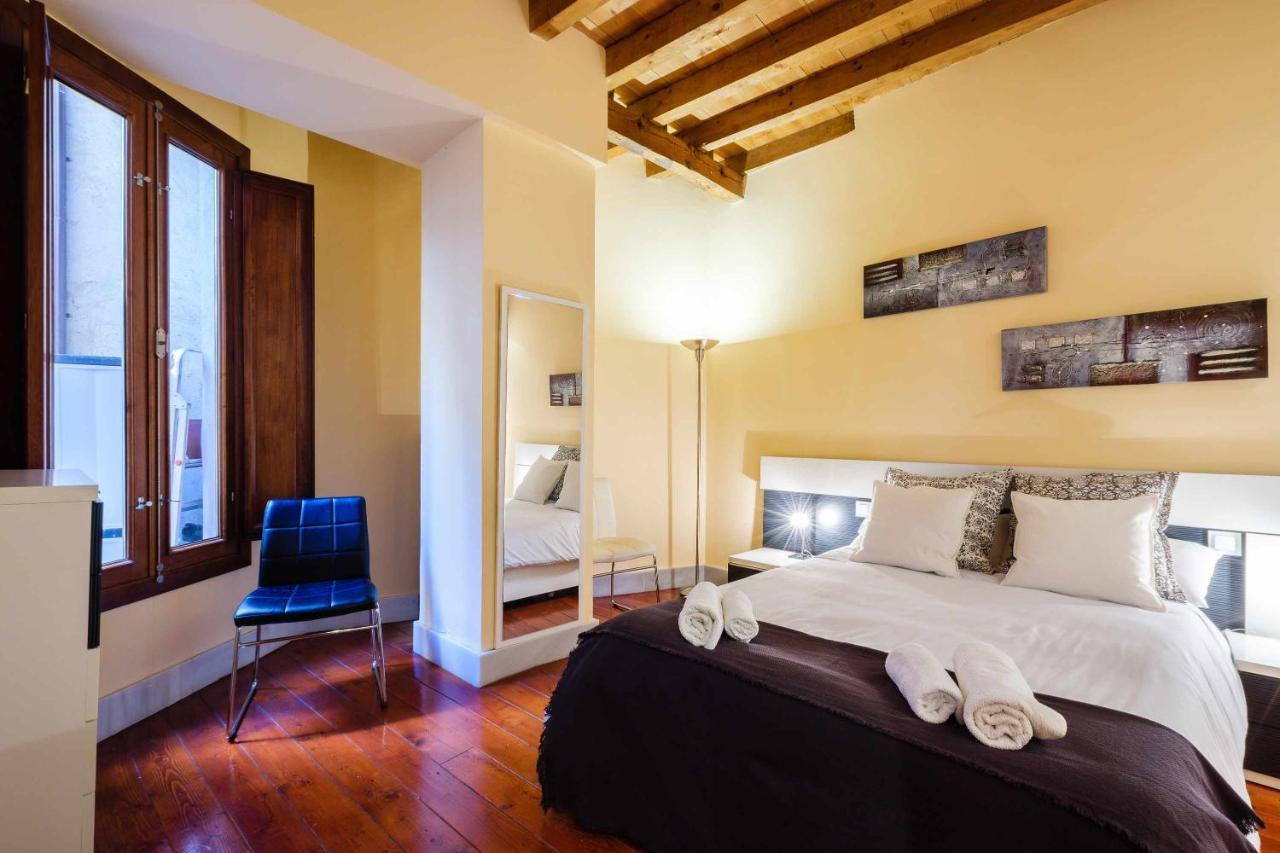 Apartamento con patio junto a la Catedral by Toledo AP Esterno foto